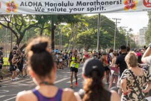Honolulu Marathon 2024 participant. Image credit: Pdubs.94, licensed under CC BY 4.0 (Creative Commons Attribution 4.0 International License), via Wikipedia.