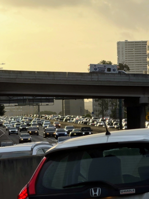 View west along Interstate H-1 (Lunalilo Freeway) at 6AM, Honolulu, Oahu, Hawaii. Image used with permission, credit: S. Dohm.